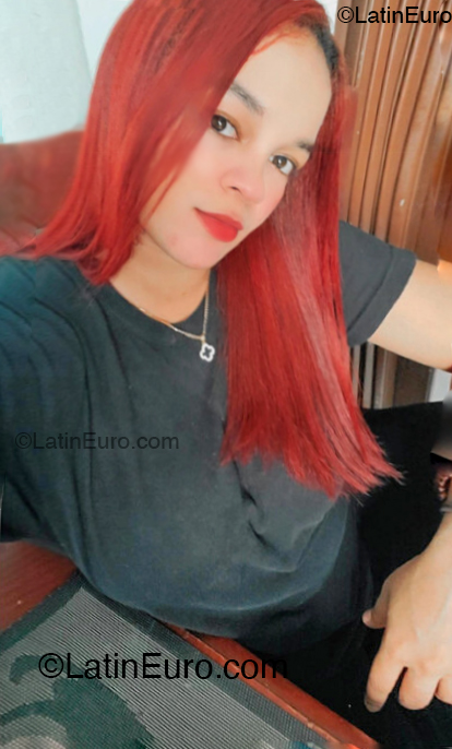 Date this voluptuous Dominican Republic girl Cartera from Santo Domingo DO53925