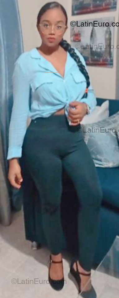 Date this good-looking Dominican Republic girl Michelly from Santo Domingo DO53940