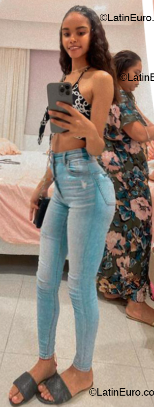 Date this hot Dominican Republic girl Bella from Santo Domingo DO53955