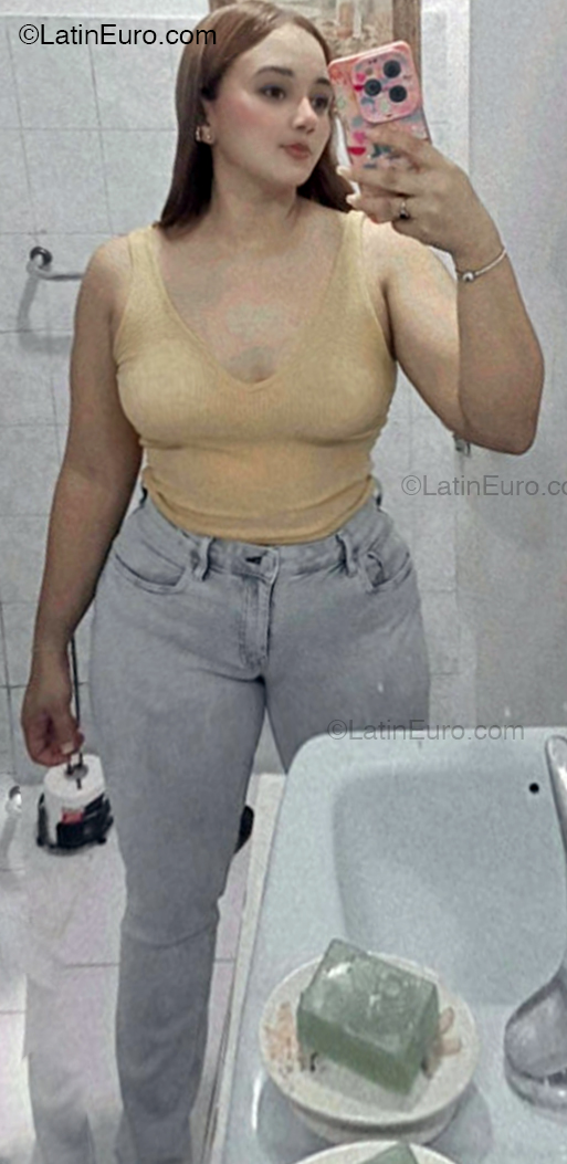 Date this nice looking Dominican Republic girl Liz from Santo Domingo DO53957