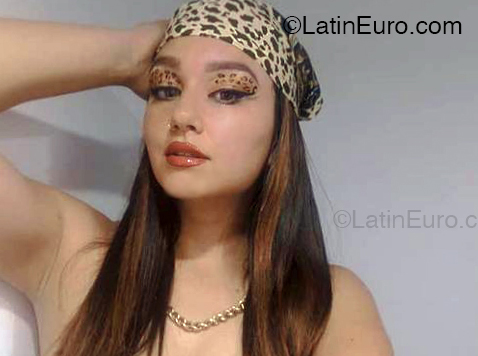 Date this lovely Venezuela girl Valeska from Maracay VE5095