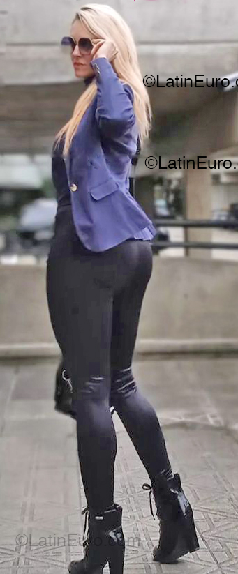 Date this hard body Brazil girl Daniela from Florianapolis BR12328