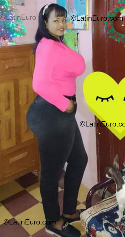 Date this beautiful Colombia girl Yura from Bogota CO33615
