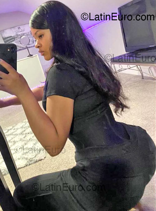 Date this stunning Dominican Republic girl Valery from Bajos De Haina DO54462