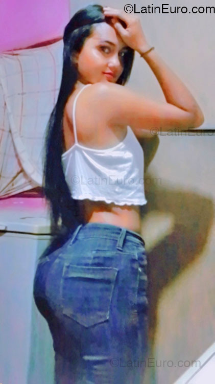 Date this stunning Venezuela girl Roxa from Bolivar VE5180
