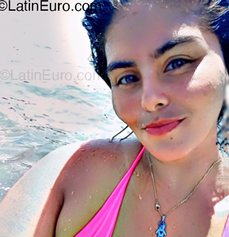 Date this happy Venezuela girl Maria from Caracas VE5207