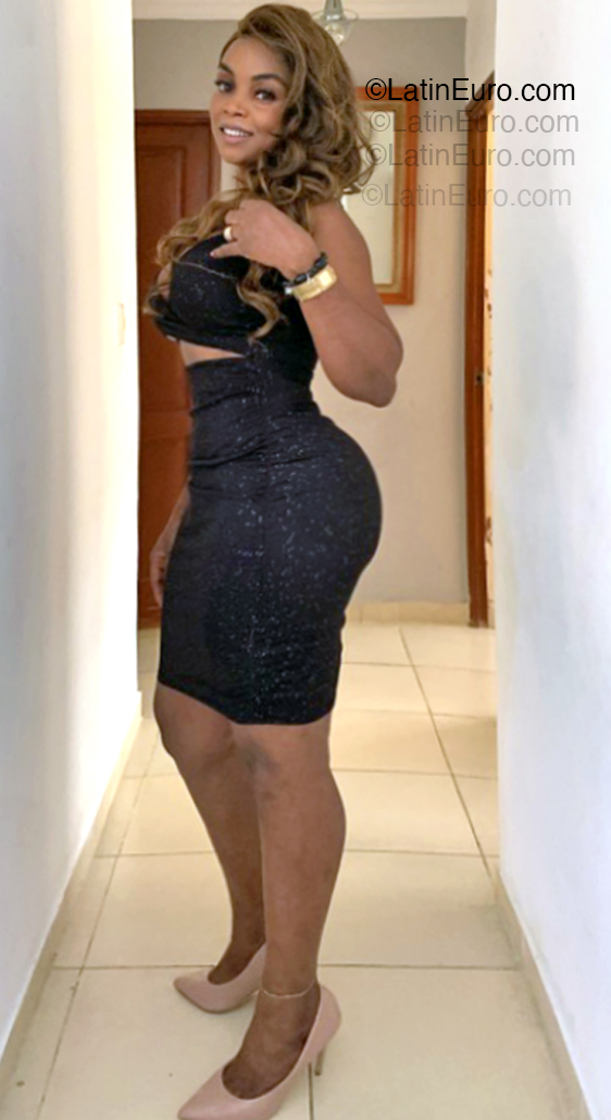 Date this hot Dominican Republic girl Ant from Santo Domingo DO54839