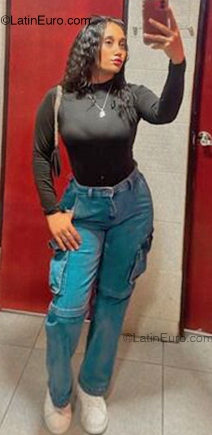 Date this tall Dominican Republic girl Reyna from Santo Domingo DO54915