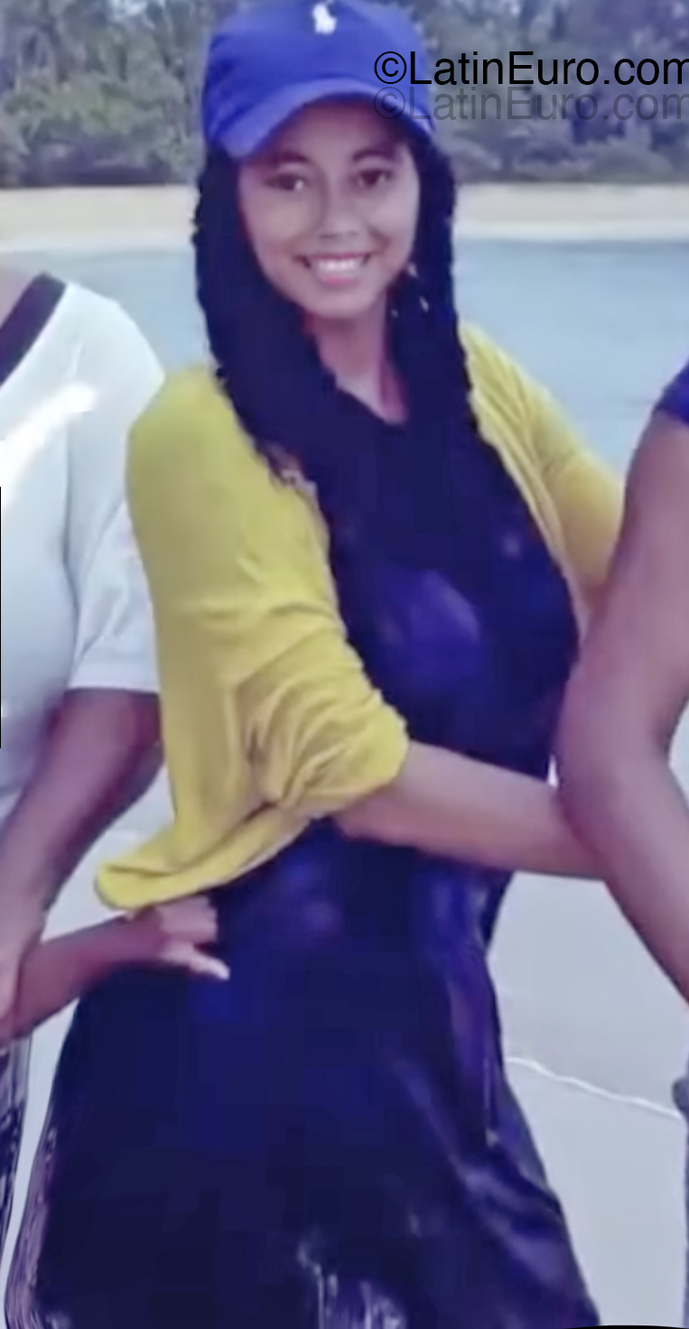 Date this young Dominican Republic girl Kay b from Nagua DO54948