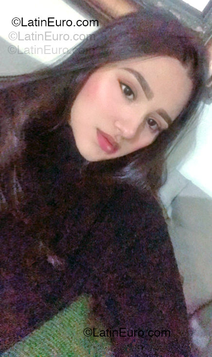 Date this voluptuous Dominican Republic girl Ely from Santo Domingo DO54984