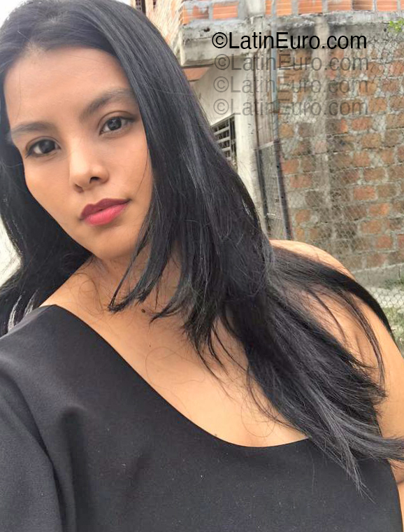 Date this stunning Colombia girl Daniela from Bogota CO33325