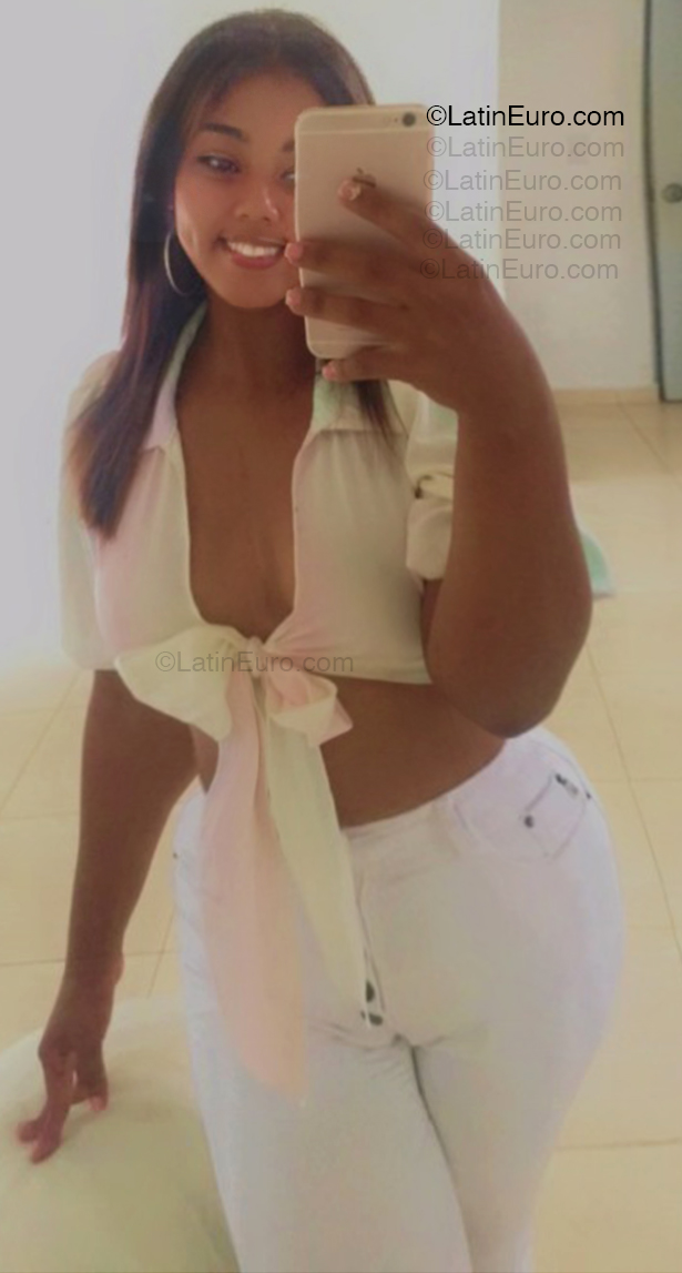 Date this hot Dominican Republic girl Deiry from Sosua DO54993