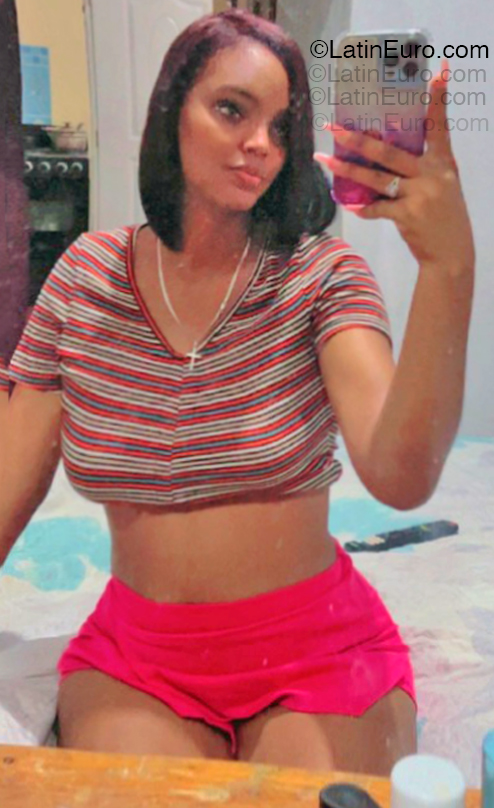 Date this passionate Dominican Republic girl Kiara from Sanchez Ramirez DO55017