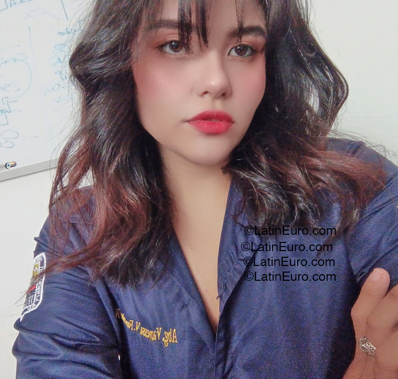 Date this gorgeous Venezuela girl Victoria from Valencia VE5291