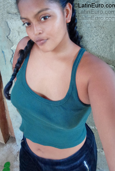 Date this funny Panama girl Keysi from Panama PA1415