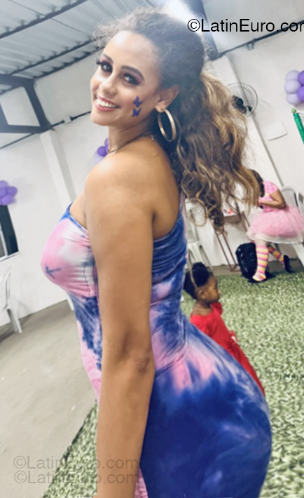 Date this georgeous Brazil girl Adriele from Salvador BR12358