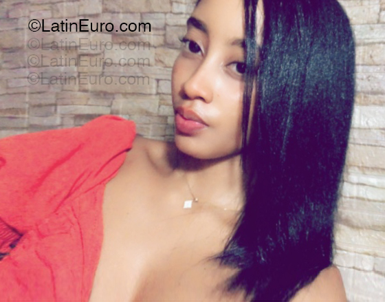 Date this tall Panama girl Ary from Panama PA1417