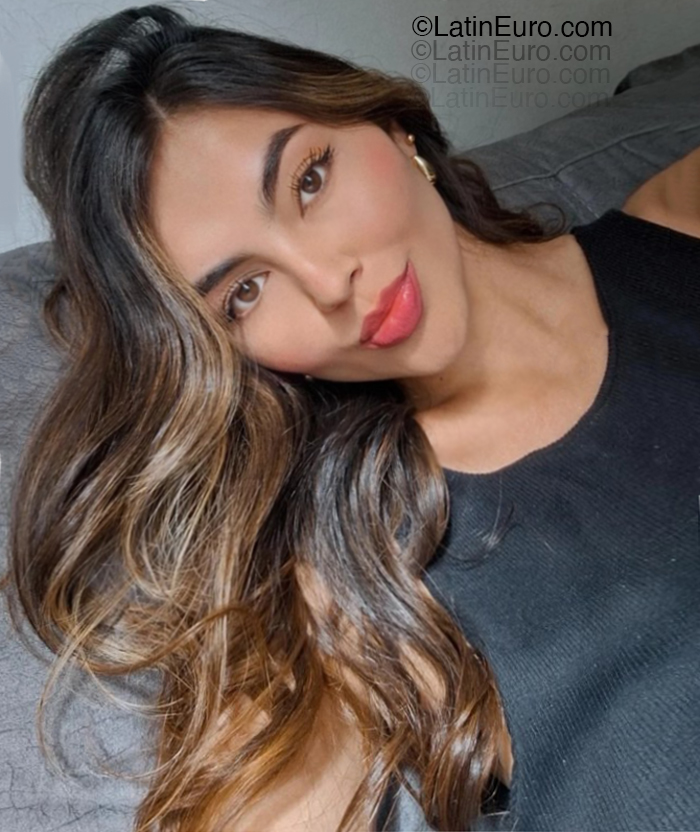 Date this hard body Colombia girl Laura from Bogota CO33339