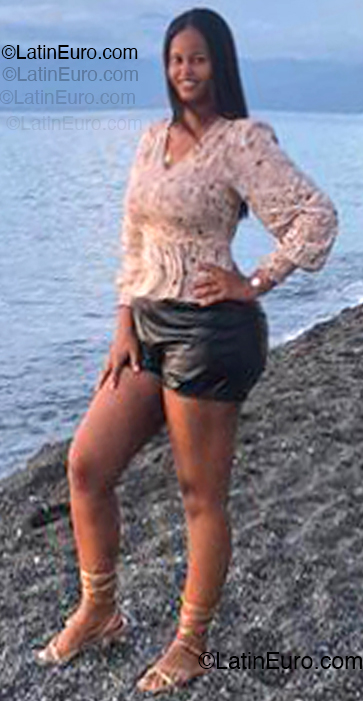 Date this sensual Dominican Republic girl Yosira from Santo Domingo DO55119