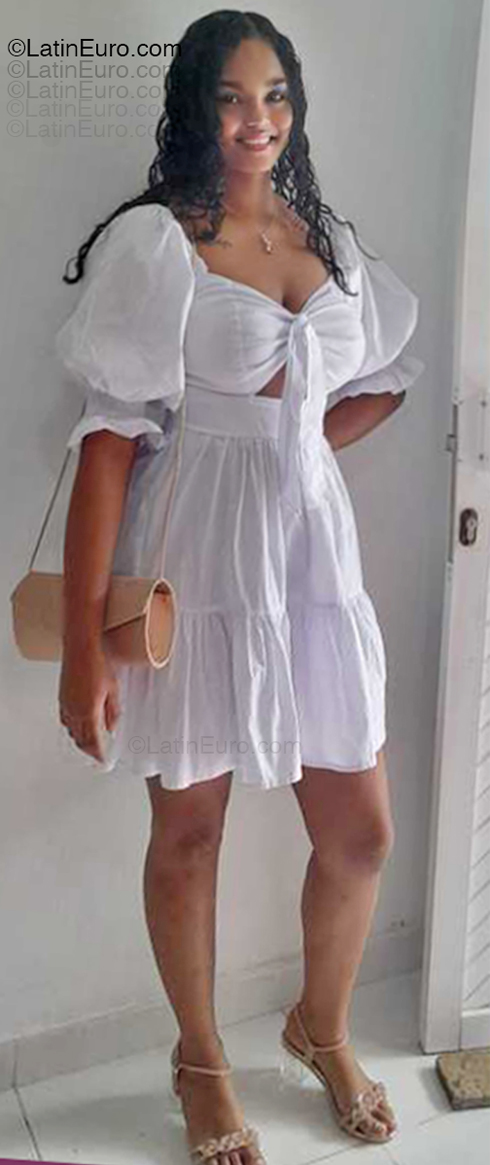 Date this pretty Colombia girl Rosy from Cartagena CO33356