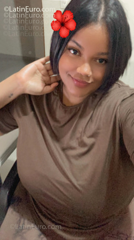 Date this nice looking Dominican Republic girl Mara from Santo Domingo DO55202