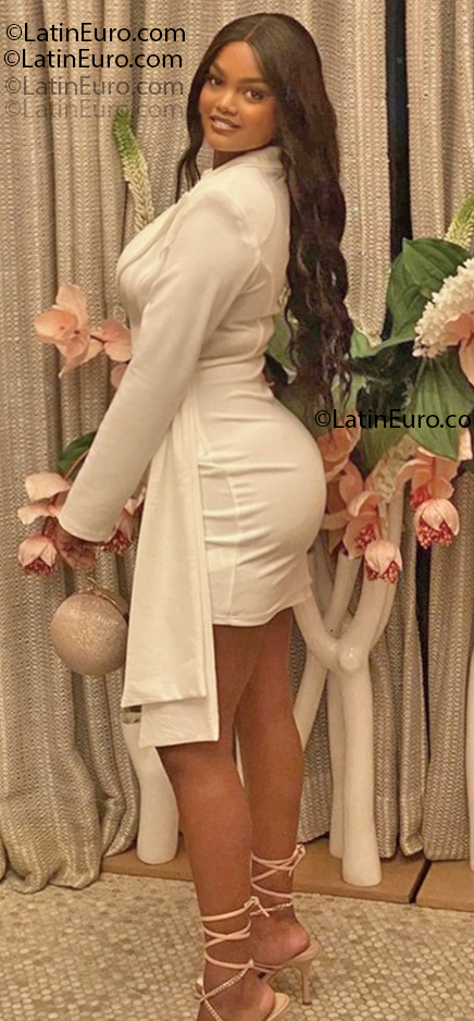 Date this exotic Dominican Republic girl Laura from Santo Domingo DO55203