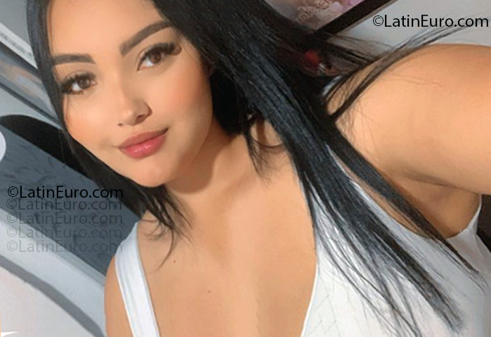 Date this passionate Colombia girl Caro from Medellin CO33385