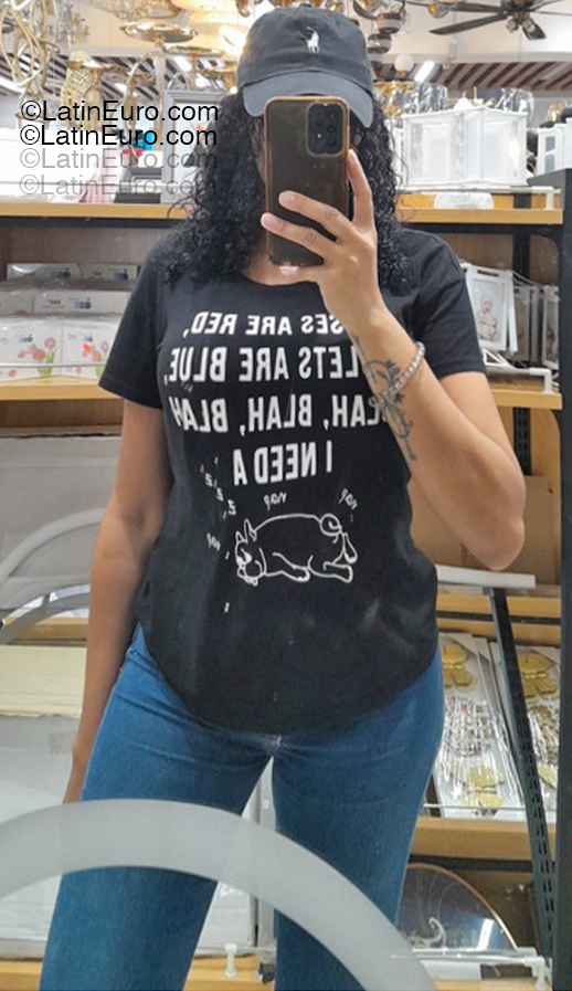 Date this lovely Dominican Republic girl Ara from Santo Domingo DO55243