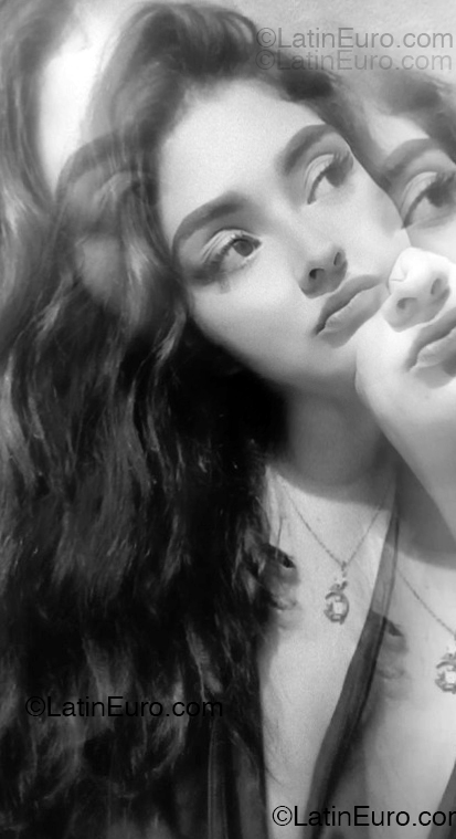 Date this happy Colombia girl Dannie from Cali CO33400