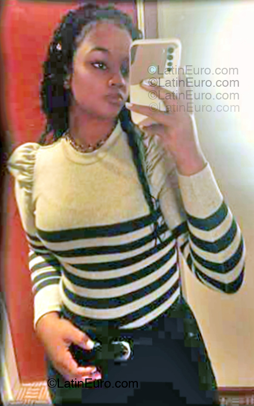 Date this hot Dominican Republic girl Adza from Santo Domingo DO55250