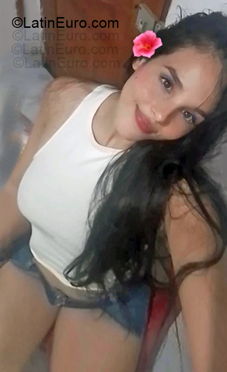 Date this exotic Colombia girl Naomi from Bucaramanga CO33409