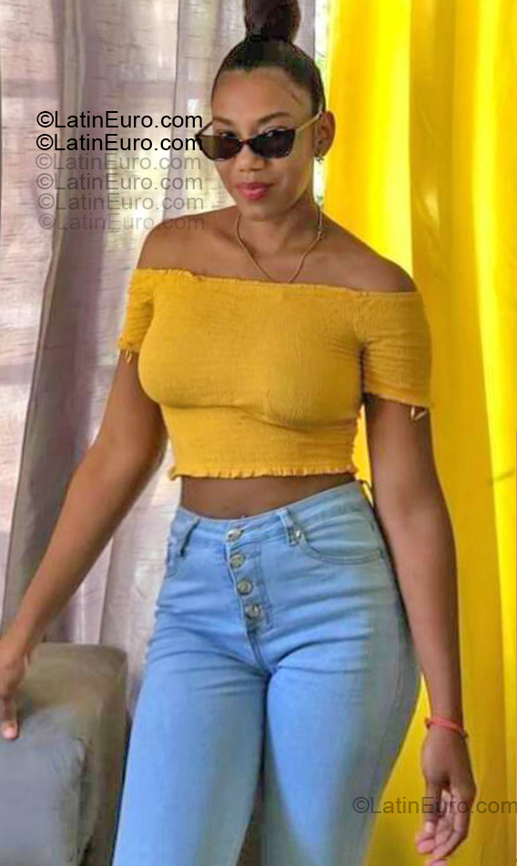 Date this sultry Dominican Republic girl Alba from Puerto Plata DO55310