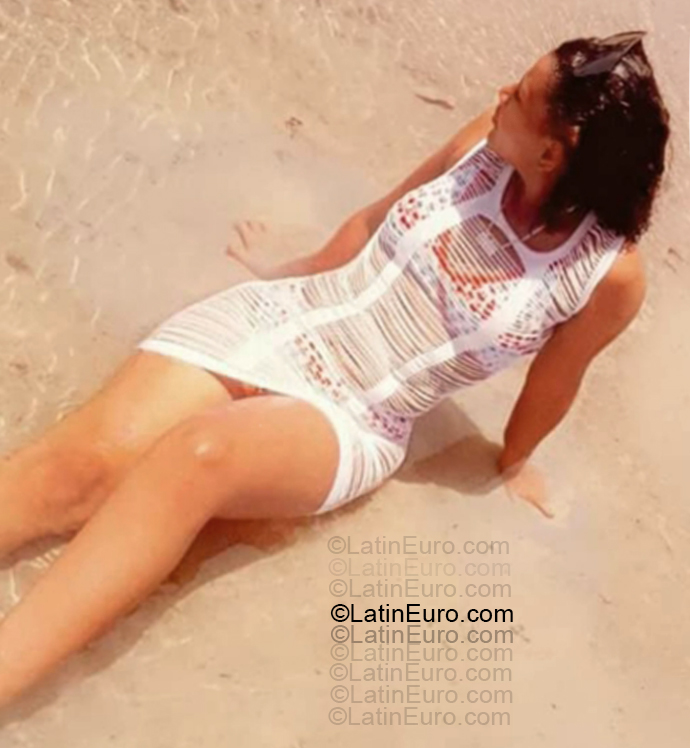 Date this nice looking Dominican Republic girl Awilda from Santiago DO55368