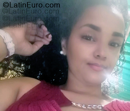 Date this stunning Colombia girl Carolina from Barranquilla CO33465