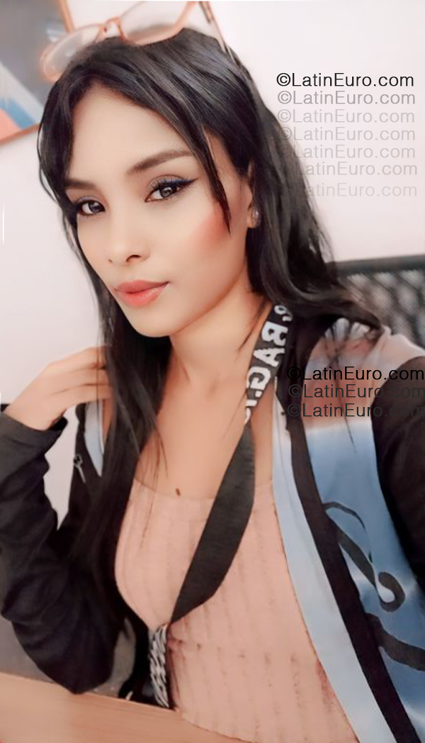 Date this sultry Venezuela girl Khalifet from La Guaira VE5346