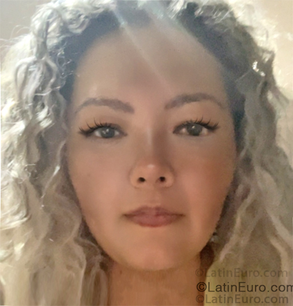 Date this beautiful Colombia girl Andrea from Cota CO33472