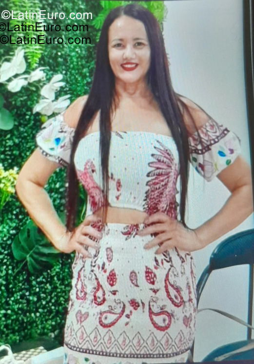 Date this charming Brazil girl Milah from Brasil BR12384