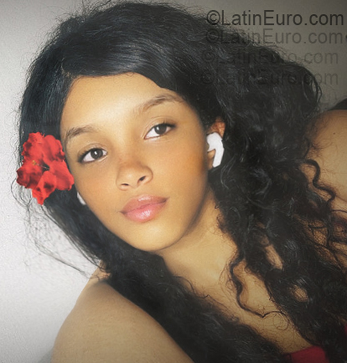 Date this hot Dominican Republic girl Daneisy from Santo Domingo DO55461