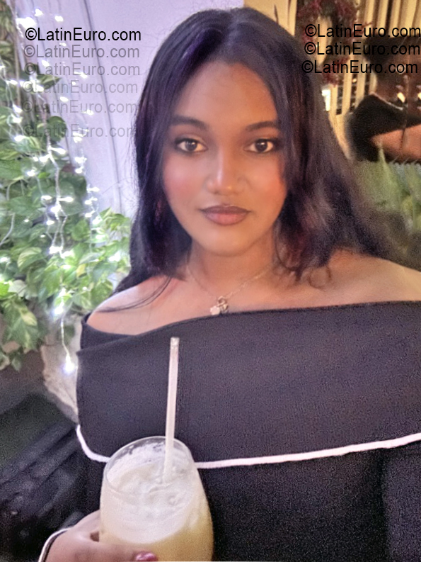 Date this passionate Dominican Republic girl Ronie from Santo Domingo DO55504