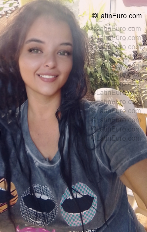 Date this foxy Dominican Republic girl Alondra from Santiago DO55524