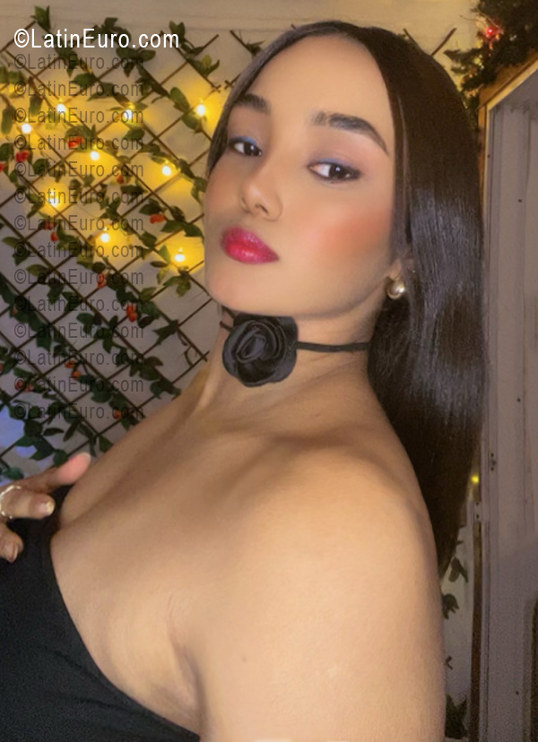 Date this sensual Dominican Republic girl Rosely from Santo Domingo DO55598