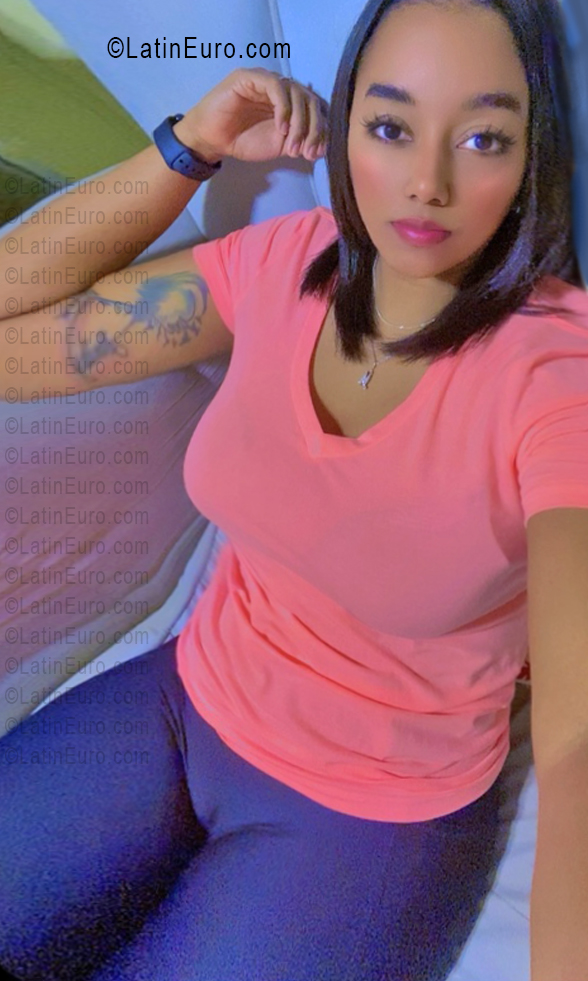 Date this nice looking Dominican Republic girl Stefany from Santo Domingo DO55608