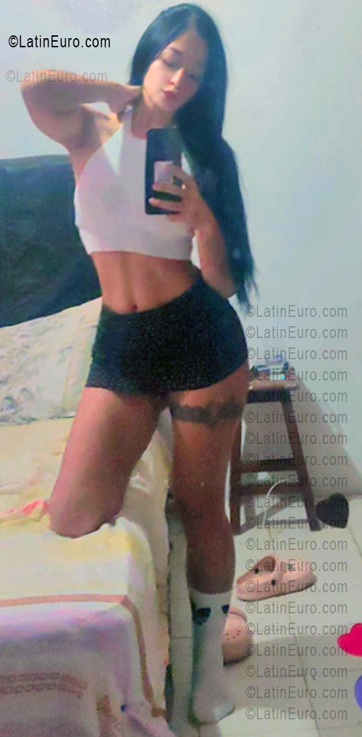 Date this happy Venezuela girl Lau from Caracas VE5386