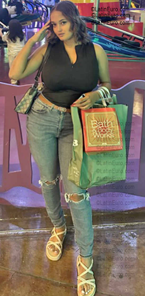 Date this lovely Dominican Republic girl Vanessa from Santo Domingo DO55628