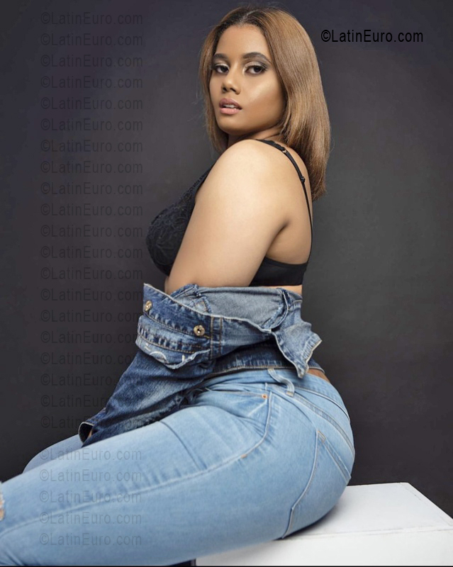 Date this attractive Dominican Republic girl Elizabeth from Santo Domingo DO55651