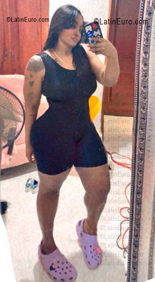 Date this passionate Dominican Republic girl Shari from Santo Domingo DO55700