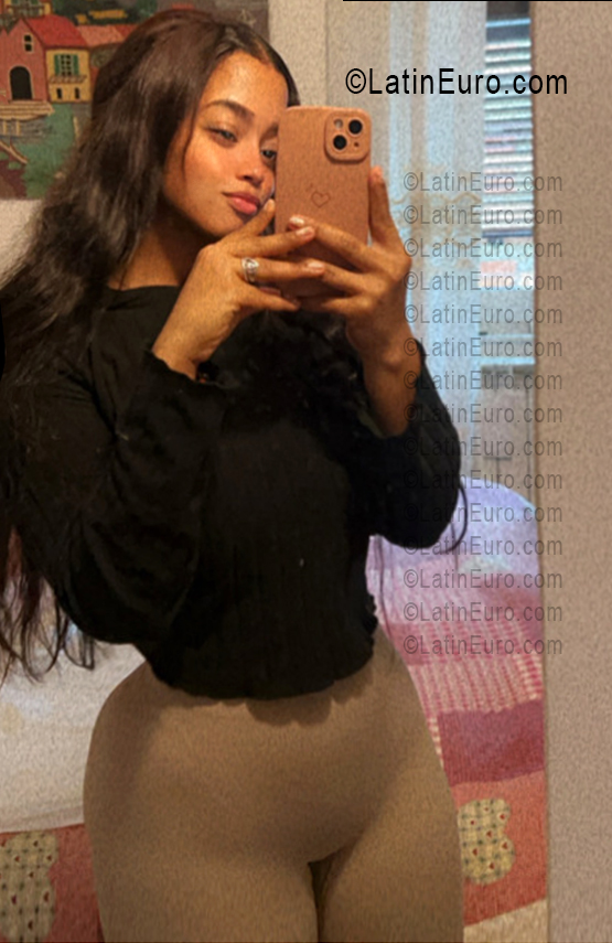 Date this hot Italy girl Yulianny from Milan IT449