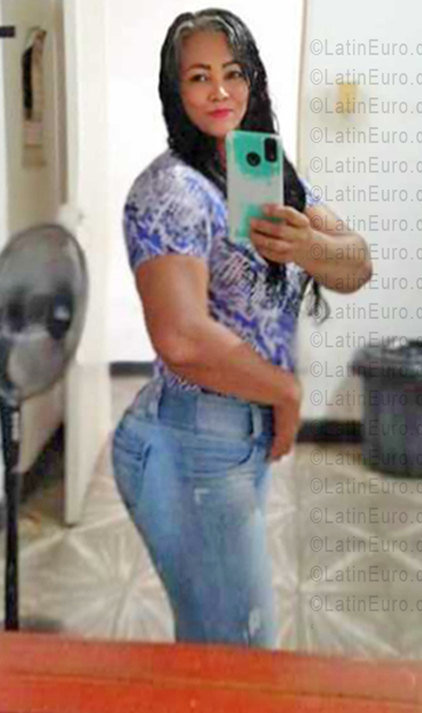 Date this foxy Colombia girl Adriana from Cali CO33546