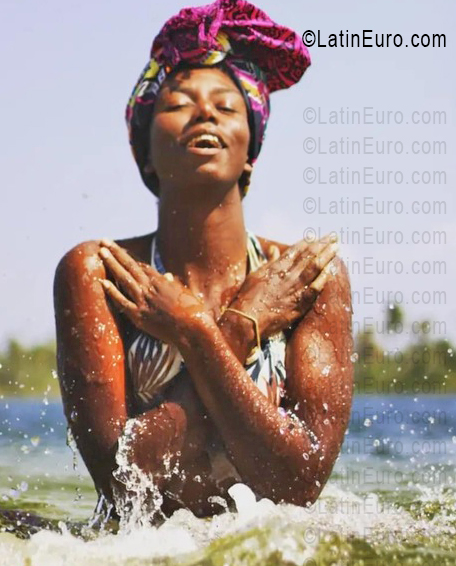 Date this gorgeous Brazil girl Sheila da silva from Amontada BR12401