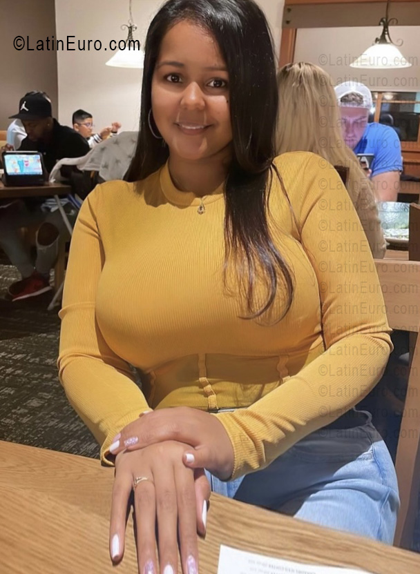 Date this delightful United States girl Lisbet from New York US25270